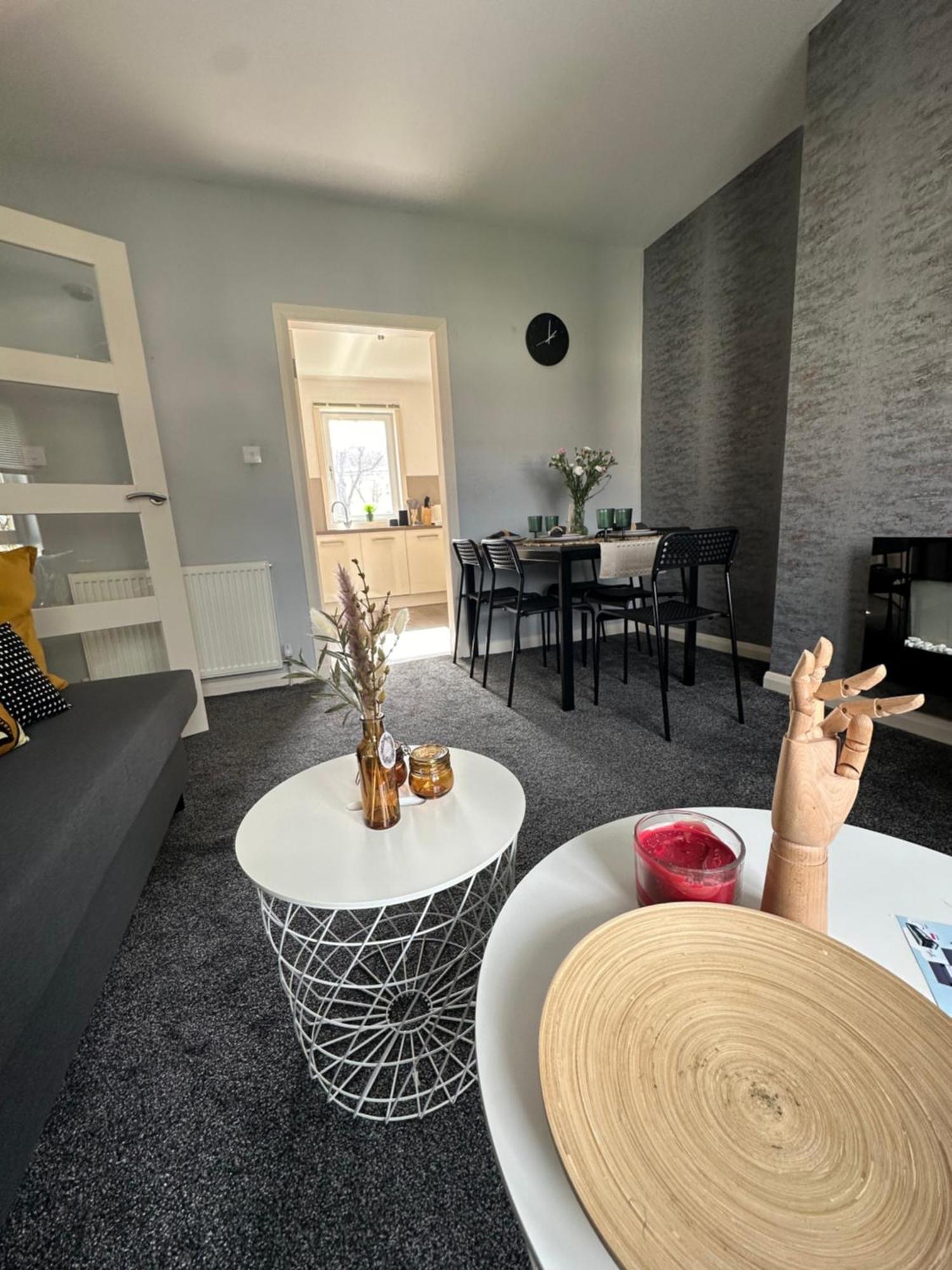 Glasgow Modern Style Home , Separate Entrance Exteriör bild