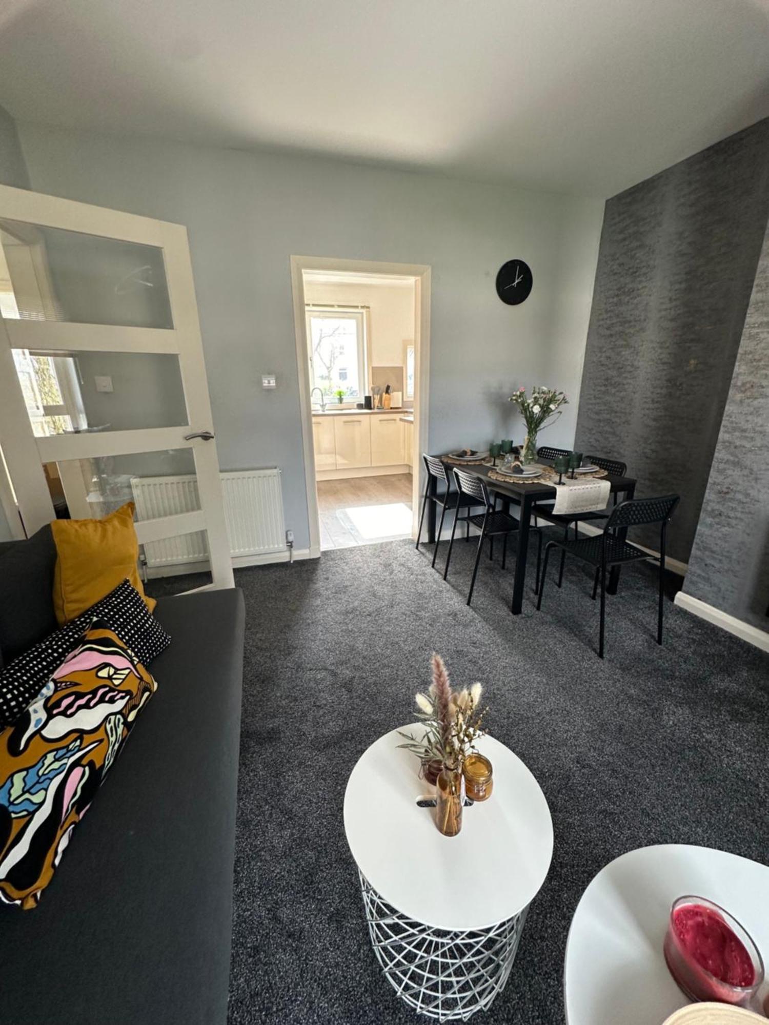 Glasgow Modern Style Home , Separate Entrance Exteriör bild