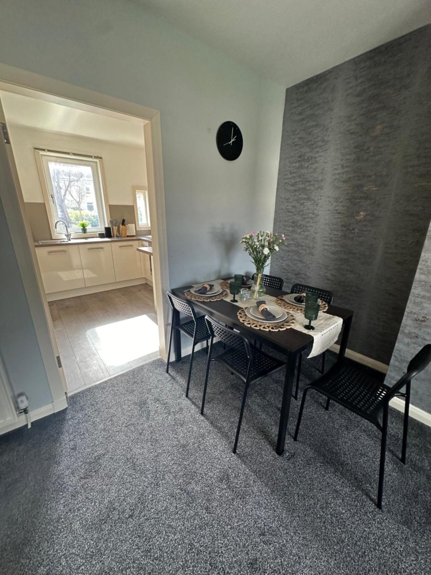 Glasgow Modern Style Home , Separate Entrance Exteriör bild